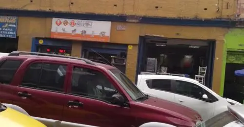 ALMACEN DE MUEBLES CARRERA 27 CON 9 ALMACEN DE MUEBLES CARRERA 27 CON 9